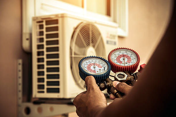 Professional Hvac technician working in Atlanta, TX